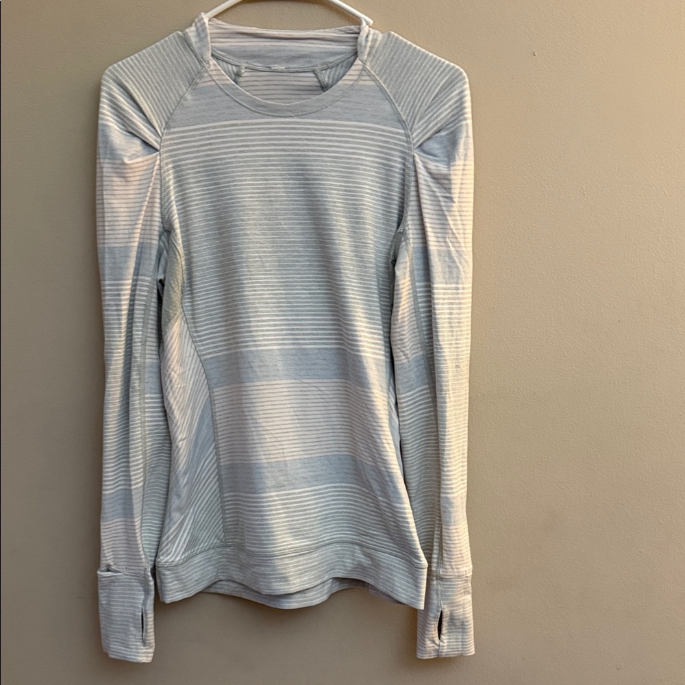Lululemon Athletica Light Gray Striped Long Sleeve Tee.one side zipper pocket